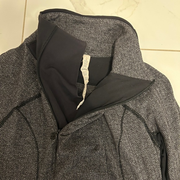 Women’s Lululemon 1/4 Running Shirt Sz 4 EUC - Picture 3 of 11